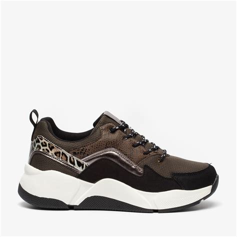 sneakers met dierenprint